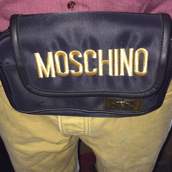 MOSCHINO FANNY PACK ❤️ - Picture 2 of 7